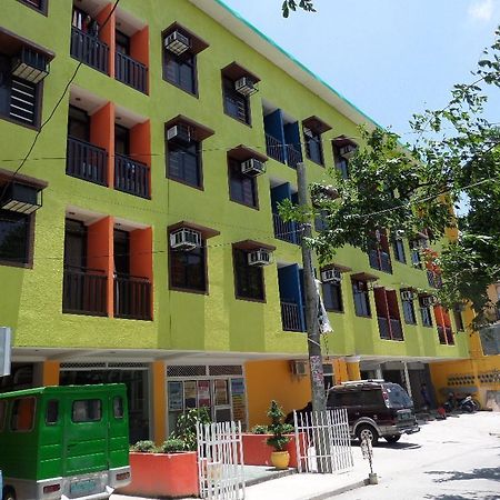 Big M Condotel Las Piñas Bagian luar foto