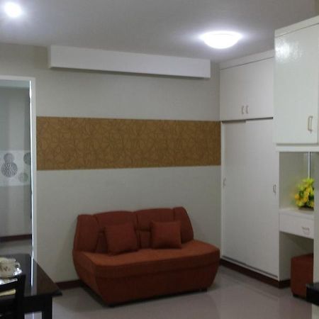 Big M Condotel Las Piñas Bagian luar foto
