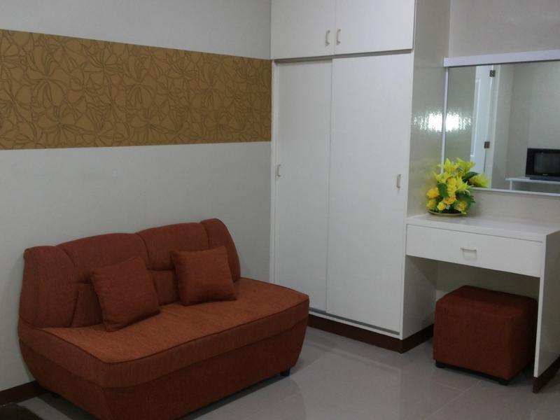 Big M Condotel Las Piñas Bagian luar foto